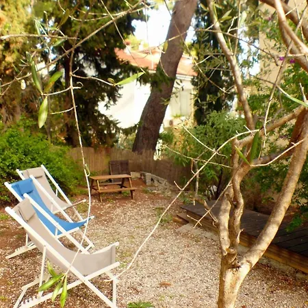 Spacious Cocoon With Garden Close To The Sea *