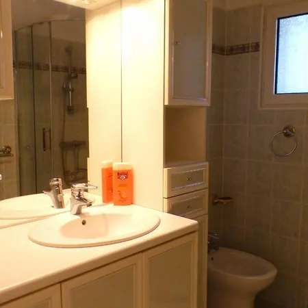 Spacious Cocoon With Garden Close To The Sea Daire *